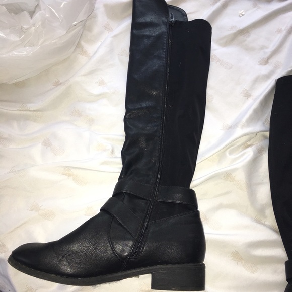 Long black boots - Picture 4 of 5